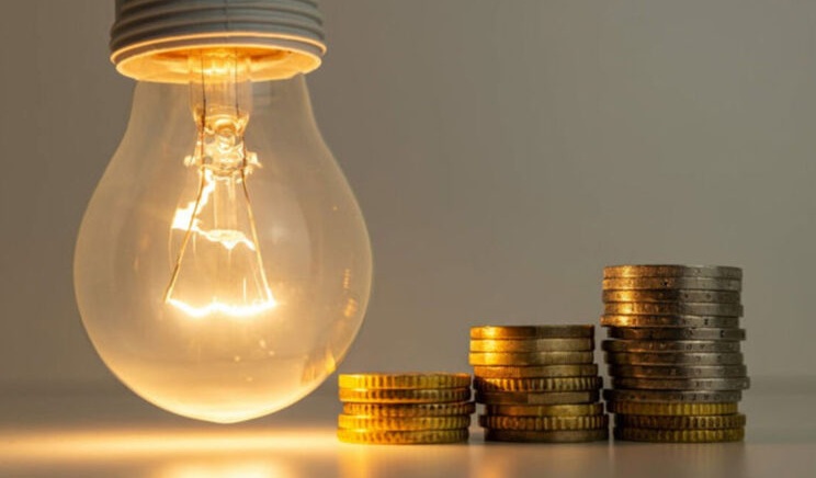Energia electrică ar putea deveni mai scumpă din 2027 după modificarea TVA. Autoritățile promit compensări