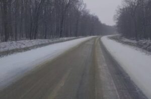 Непогода в Молдове: на дороги высыпали сотни тонн соли