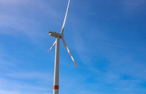 Noi capacități de energie verde: Premierul Recean, într-o vizită la centrala eoliană din Suruceni