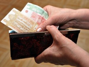 С первого апреля пенсии и соцвыплаты проиндексируют