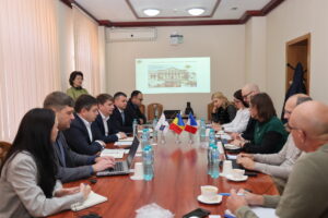 Serviciul Vamal își dezvoltă echipele canine pentru securitatea transportului de produse agricole