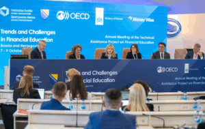 Investiția în educația financiară protejează viitorul oamenilor