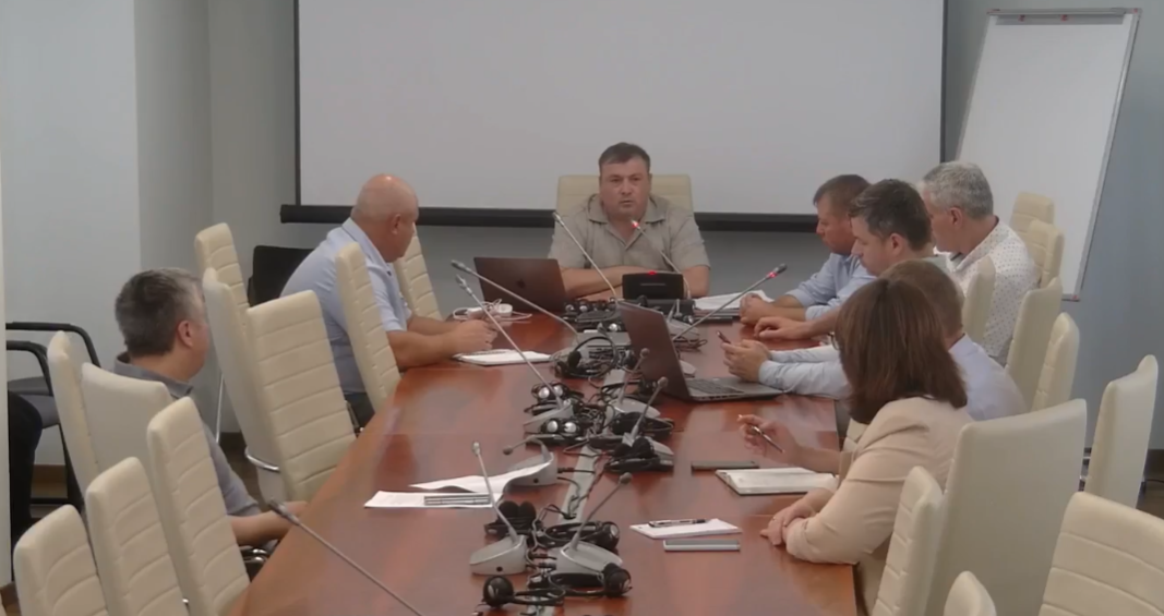 Conflict pe politica fiscală: experții cer menținerea TVA de 8% pentru agricultură