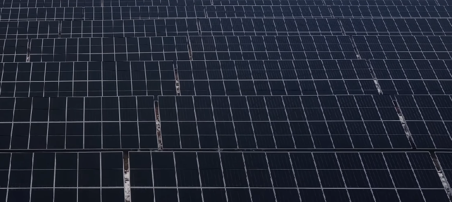 Energia verde devine o problemă: producătorii riscă falimentul din cauza surplusului