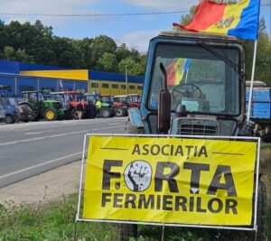 Fermierii din Fălești au ieșit la protest cu tehnica agricolă: cer menținerea TVA de 8% și rambursarea accizei la motorină