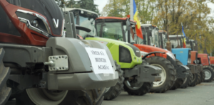 Fermierii continuă protestele, în pofida licențierii importurilor